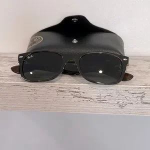 NWOT New Wayfarer Ray-Ban Tortoise Sunglasses with Case and Cloth - Unisex Ray-Ban | Accessories | Nwot New Wayfarer Rayban Tortoise  main image 3